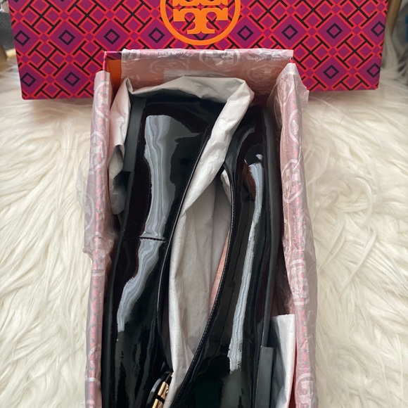 Claire Black Patent Leather w/ Gold Emblem - Picture 5 of 10